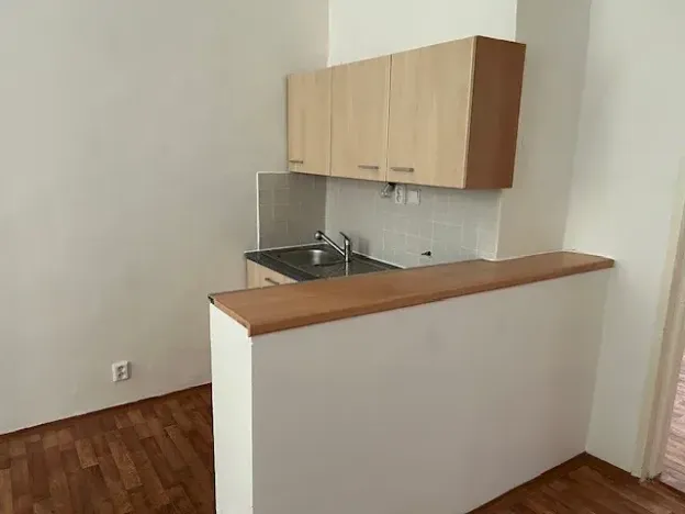 Pronájem kanceláře, Praha - Holešovice, Kamenická, 49 m2