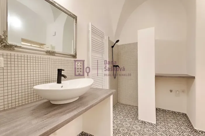 Pronájem bytu 2+1, Jindřichův Hradec, nám. Míru, 71 m2