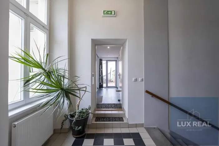 Prodej atypického bytu, Mikulov, Komenského, 164 m2