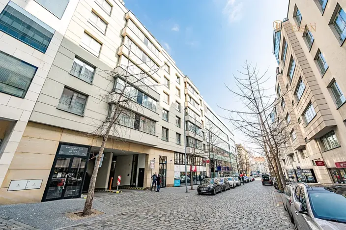 Prodej garážového stání, Praha - Smíchov, Karla Engliše, 8 m2