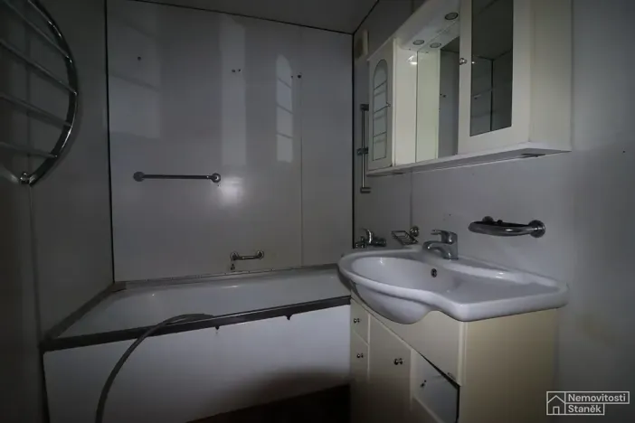 Prodej bytu 4+1, Dírná, 100 m2