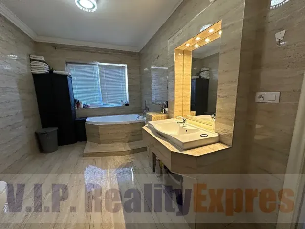 Prodej rodinného domu, Veleň, 176 m2