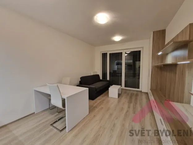 Pronájem bytu 1+kk, Praha - Vršovice, Novgorodská, 31 m2