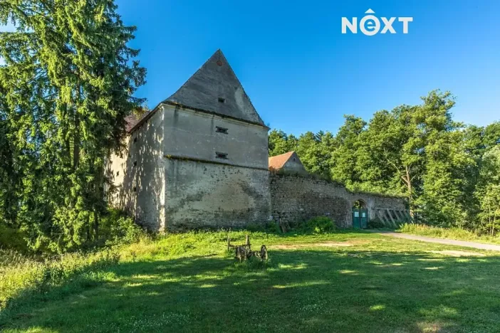 Prodej komerční nemovitosti, Buzice, 1800 m2