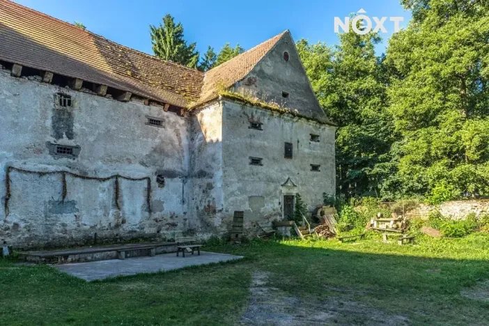 Prodej komerční nemovitosti, Buzice, 1800 m2