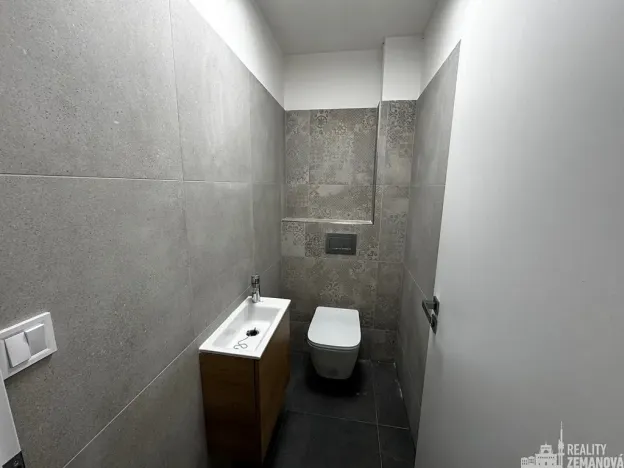 Pronájem bytu 2+kk, Jesenice, Hlavní, 56 m2