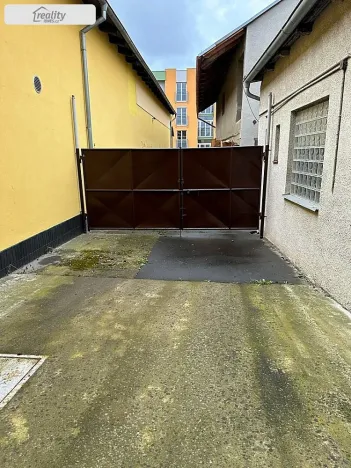 Pronájem skladu, Praha, Libušská, 1900 m2