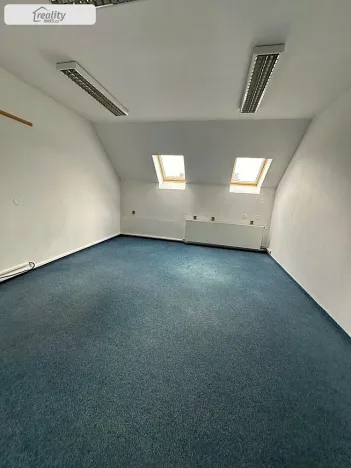 Pronájem skladu, Praha, Libušská, 1900 m2