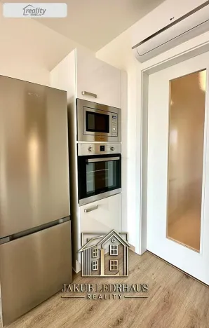 Pronájem bytu 1+kk, Praha - Hloubětín, 32 m2