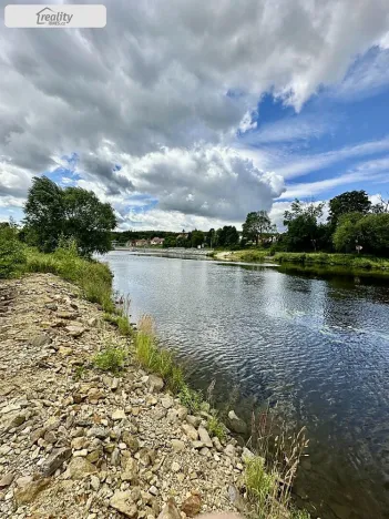 Prodej louky, Týn nad Vltavou, Hněvkovice na pravém břehu Vlt., 1648 m2