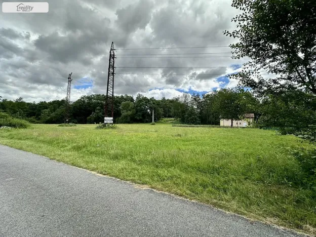 Prodej louky, Týn nad Vltavou, Hněvkovice na pravém břehu Vlt., 1648 m2