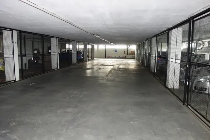 Pronájem garážového stání, Brno, Loosova, 13 m2