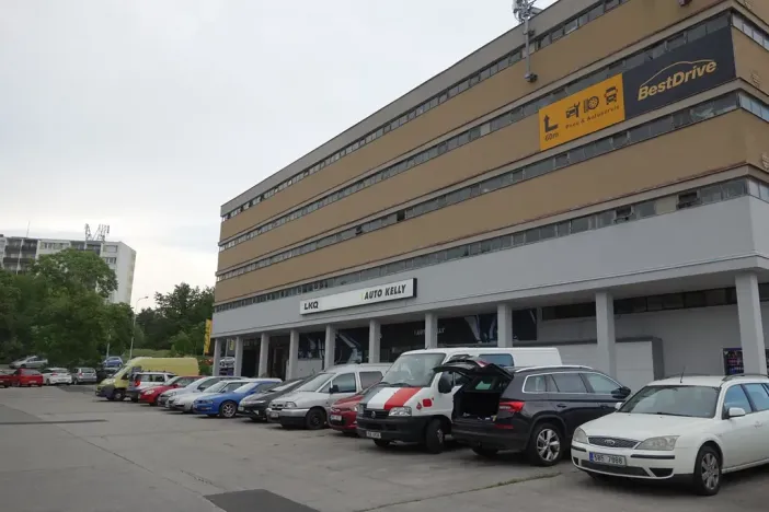 Pronájem garážového stání, Brno, Loosova, 13 m2