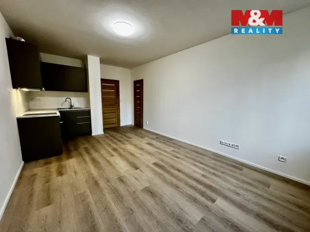 Pronájem bytu 1+kk, Praha - Modřany, Platónova, 30 m2