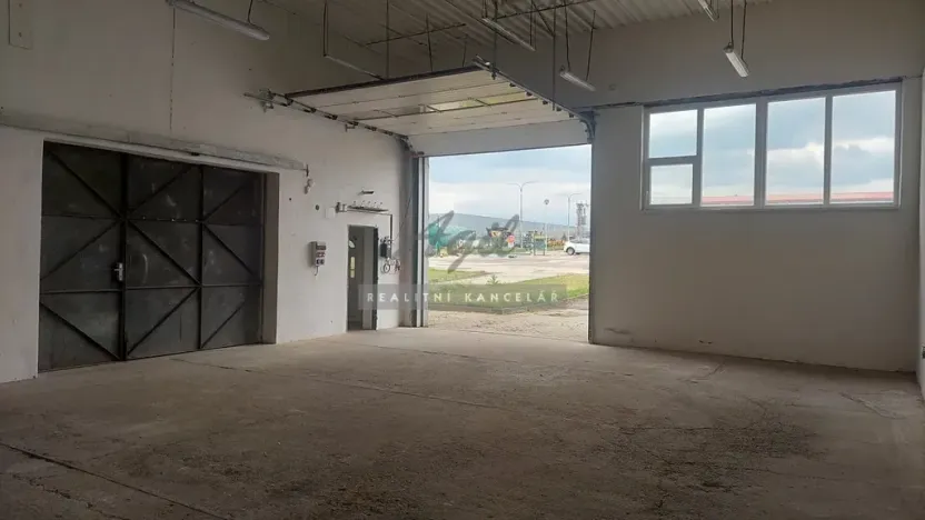 Pronájem skladu, Holubice, 110 m2
