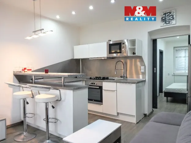 Pronájem bytu 1+1, Karlovy Vary - Dvory, 28 m2