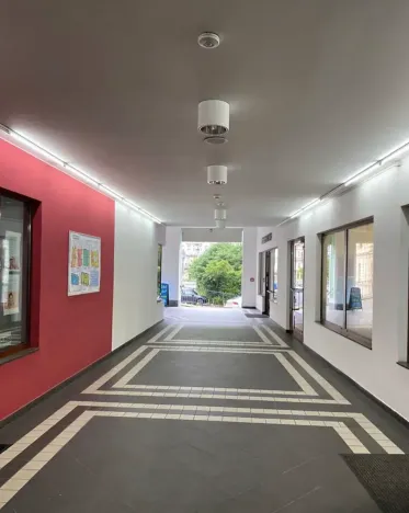 Pronájem obchodního prostoru, Karlovy Vary, Divadelní náměstí, 100 m2
