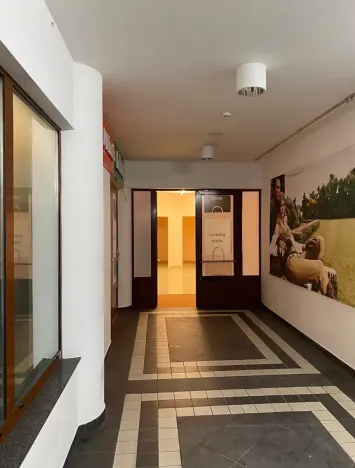 Pronájem obchodního prostoru, Karlovy Vary, Divadelní náměstí, 100 m2