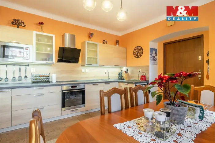 Prodej činžovního domu, Mimoň, nám. 1. máje, 120 m2