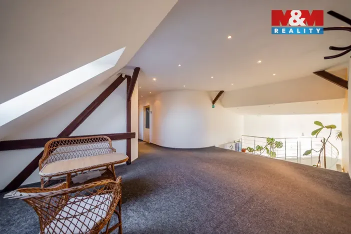 Prodej výrobních prostor, Žďár, 1089 m2