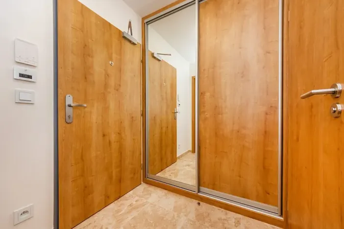 Pronájem bytu 1+kk, Praha - Hlubočepy, Fabiánové, 34 m2