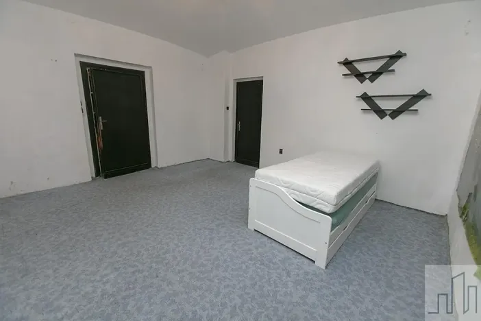 Prodej vícegeneračního domu, Lahošť, Švermova, 250 m2