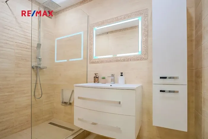 Prodej bytu 3+1, Karviná, tř. Těreškovové, 75 m2