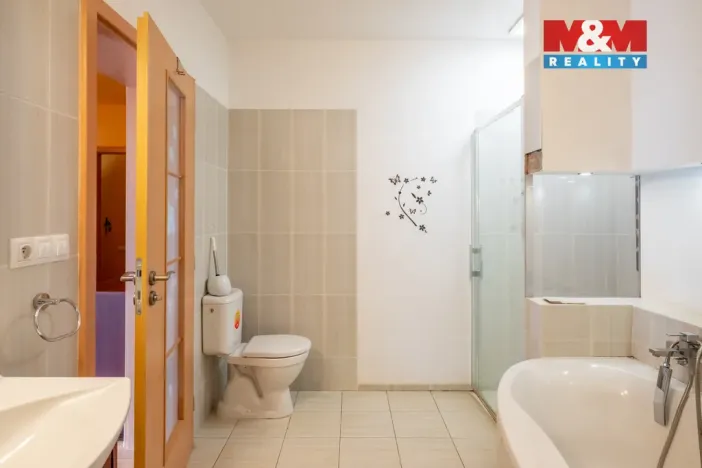 Prodej rodinného domu, Mokrovraty, 375 m2