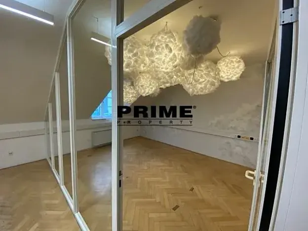Pronájem kanceláře, Praha - Nové Město, Soukenická, 136 m2