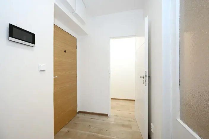 Pronájem bytu 2+kk, Praha - Smíchov, Kroftova, 58 m2