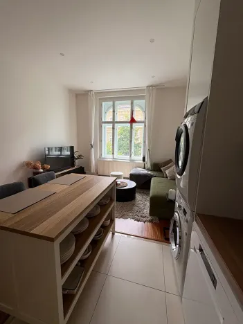 Pronájem bytu 2+kk, Praha - Karlín, Urxova, 49 m2