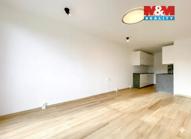 Pronájem bytu 2+kk, Praha - Kobylisy, Famfulíkova, 44 m2