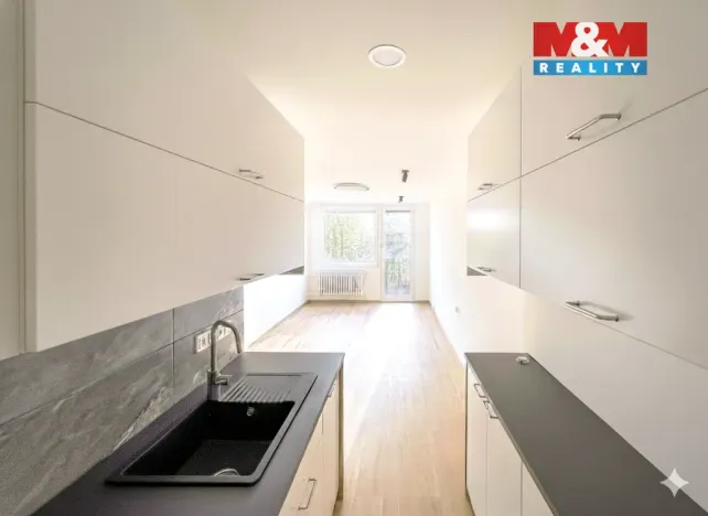 Pronájem bytu 2+kk, Praha - Kobylisy, Famfulíkova, 44 m2