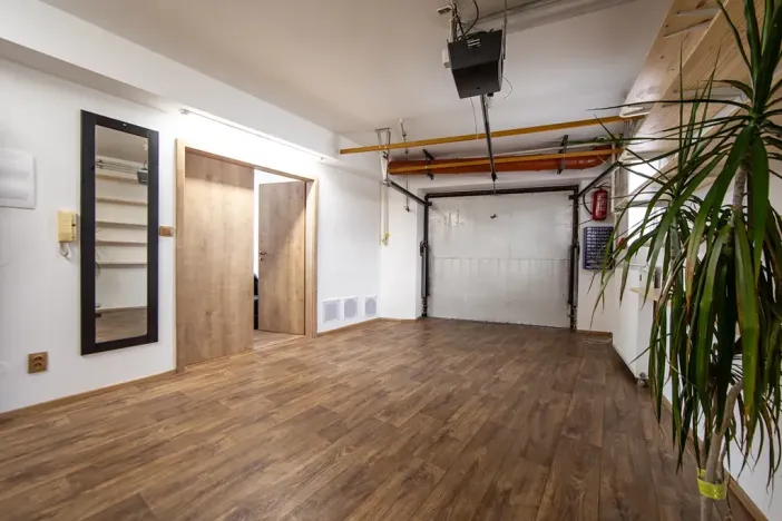 Prodej obchodního prostoru, Praha - Hlubočepy, Hlubočepská, 156 m2