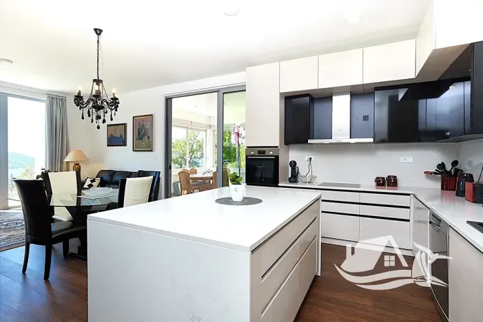 Prodej vily, Kumbor, Černá Hora, 320 m2