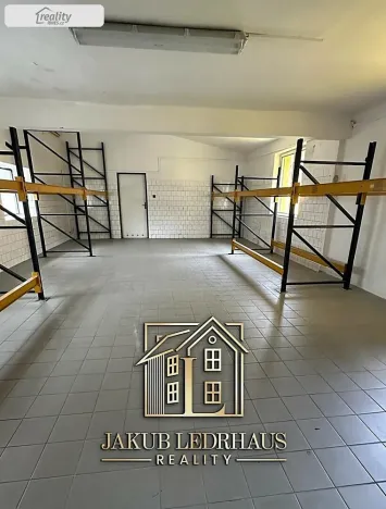 Pronájem skladu, Praha, Libušská, 1900 m2