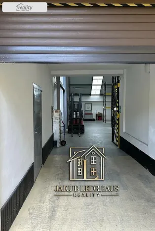 Pronájem skladu, Praha, Libušská, 1900 m2