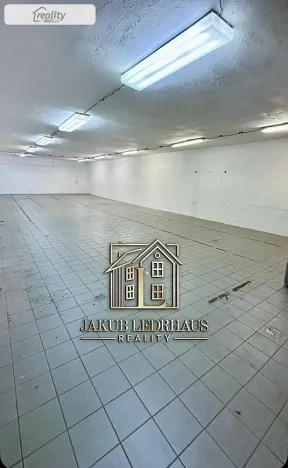 Pronájem skladu, Praha, Libušská, 1900 m2