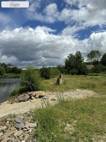 Prodej louky, Týn nad Vltavou, Hněvkovice na pravém břehu Vlt., 1648 m2