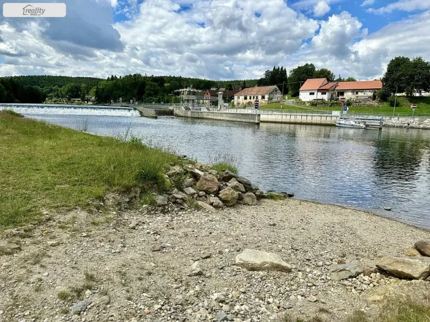 Prodej louky, Týn nad Vltavou, Hněvkovice na pravém břehu Vlt., 1648 m2