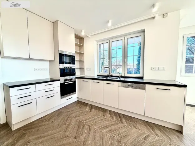 Pronájem rodinného domu, Jesenice - Zdiměřice, Skřivanová, 345 m2