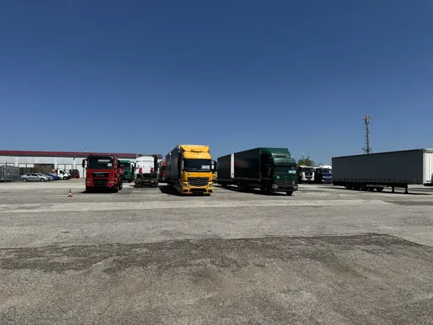 Pronájem komerčního pozemku, Holubice, 700 m2