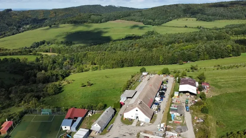 Prodej výrobních prostor, Luhačovice, 1700 m2