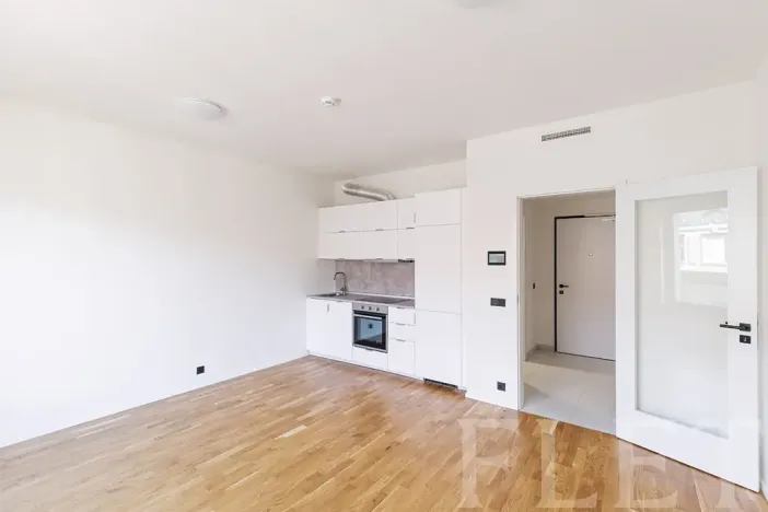 Pronájem bytu 1+kk, Praha - Smíchov, Grafická, 31 m2