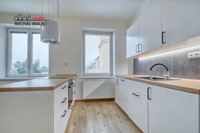 Prodej bytu 2+kk, Hranice, Třída Československé armády, 55 m2