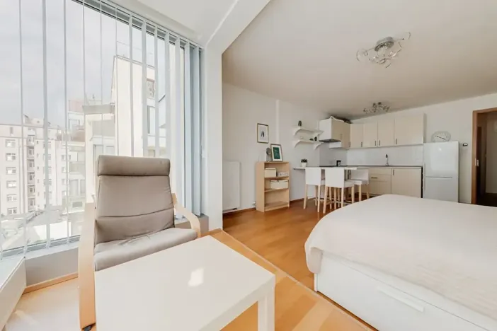 Pronájem bytu 1+kk, Praha - Holešovice, Komunardů, 44 m2