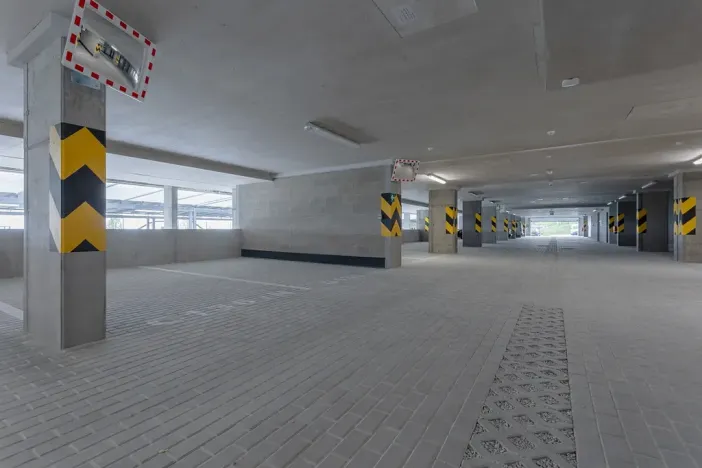 Pronájem garážového stání, Praha - Třebonice, Thomasova, 13 m2