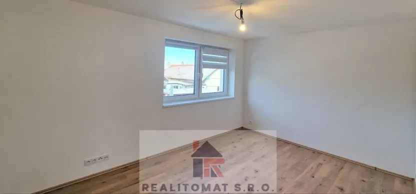 Pronájem rodinného domu, Chrášťany, 108 m2