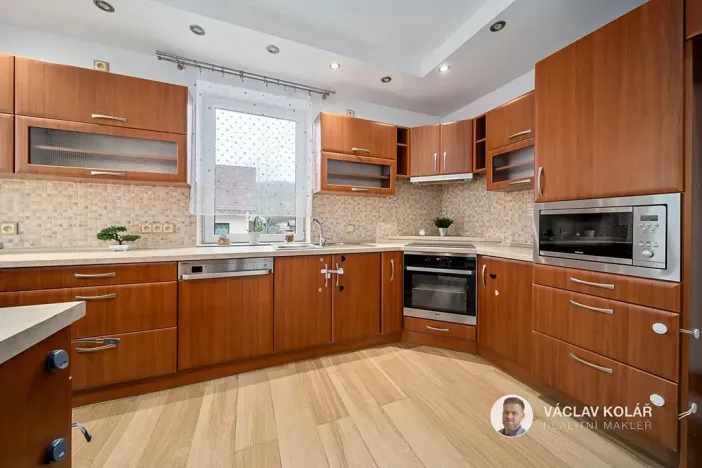 Prodej rodinného domu, Pecka, 176 m2