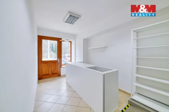 Pronájem obchodního prostoru, Mariánské Lázně, Hlavní třída, 40 m2